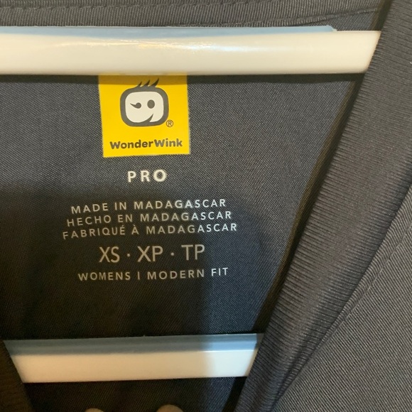 WonderWink four piece bundle - Picture 6 of 9